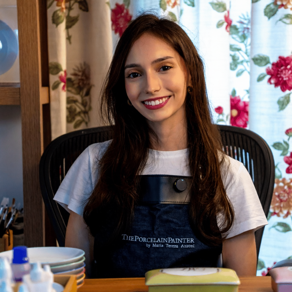 Maria Tereza Azzoni - Artista em porcelana